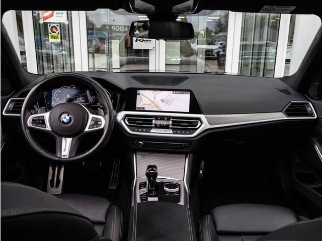 BMW 3-SERIE Touring 320i High Executive Edition | Pano | Luxe Lederen Bekleding | Stoelverwarming | ACC | PDC |