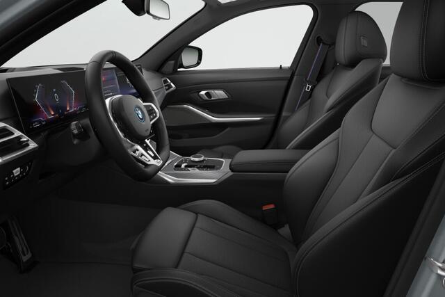 BMW 3-SERIE Touring 330e M Sport Edition | M Sportpakket Pro | Innovation Pack | Comfort Pack | Trekhaak