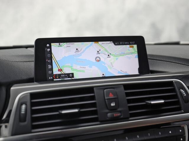 BMW 3-SERIE 320i xDrive M Sport High Executive 320Pk Automaat (PANORAMADAK, M PAKKET, DEALER ONDERHOUDEN, MEMORY SEAT, COGNAC LEDER, CAMERA, VIRTUAL COCKPIT, GETINT GLAS, TREKHAAK, ADAPTIVE CRUISE, NIEUWSTAAT)