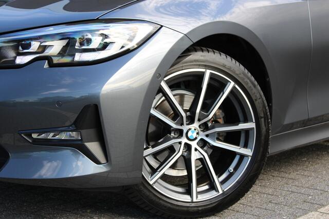 BMW 3-SERIE Touring 318i Executive Sport Line Automaat / Trekhaak / Sportstoelen / Achteruitrijcamera / Live Cockpit Professional / PDC