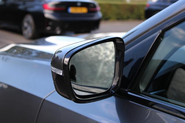 BMW 3-SERIE Touring 318i Executive Sport Line Automaat / Trekhaak / Sportstoelen / Achteruitrijcamera / Live Cockpit Professional / PDC