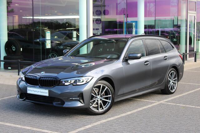BMW 3-SERIE Touring 318i Executive Sport Line Automaat / Trekhaak / Sportstoelen / Achteruitrijcamera / Live Cockpit Professional / PDC