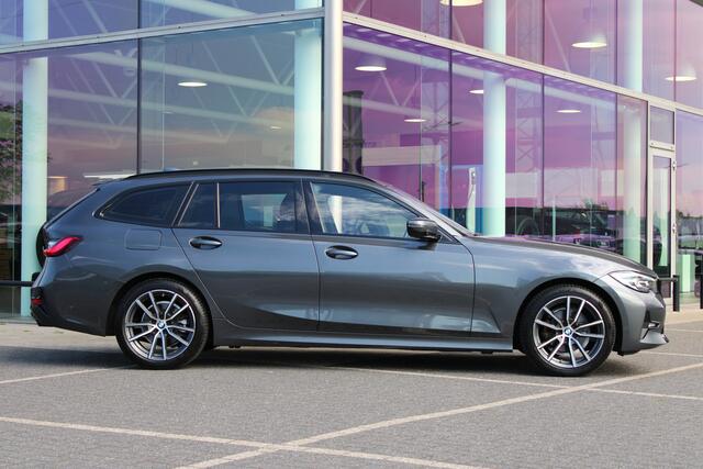 BMW 3-SERIE Touring 318i Executive Sport Line Automaat / Trekhaak / Sportstoelen / Achteruitrijcamera / Live Cockpit Professional / PDC