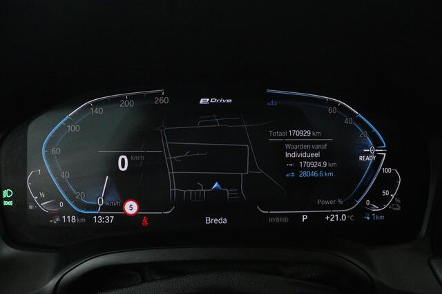 BMW 3-SERIE Touring 330e Edition M Sport Plus (PANORAMADAK, STOELVERWARMING, CARPLAY, CAMERA, DEALER ONDERHOUDEN)