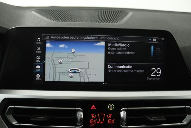 BMW 3-SERIE Touring 330e Edition M Sport Plus (PANORAMADAK, STOELVERWARMING, CARPLAY, CAMERA, DEALER ONDERHOUDEN)