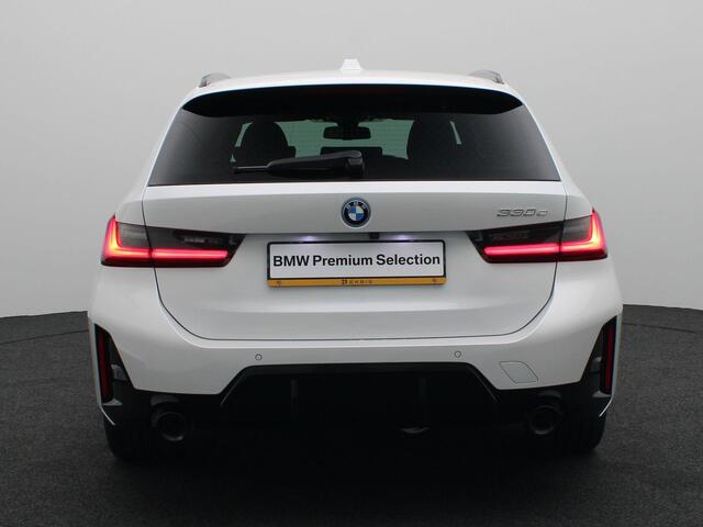 BMW 3-SERIE Touring 330e M Sport Edition | M Sportpakket Pro | Innovation Pack | Comfort Pack | Stuurwielrand verwarmd | Trekhaak | Driving Assistant | Active Cruise Control | Harman Kardon | 19''