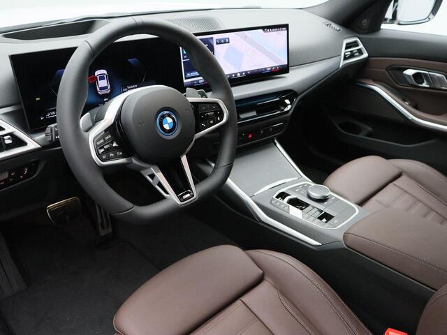 BMW 3-SERIE Touring 330e M Sport Edition | M Sportpakket Pro | Innovation Pack | Comfort Pack | Stuurwielrand verwarmd | Trekhaak | Driving Assistant | Active Cruise Control | Harman Kardon | 19''