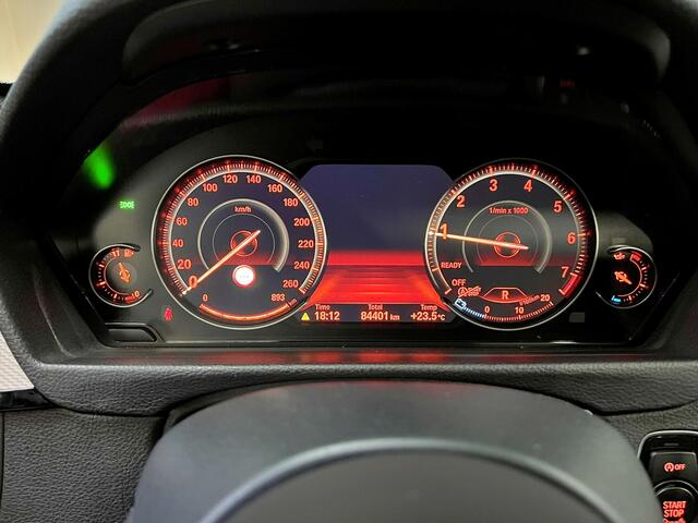 BMW 3-SERIE Touring 318i High Executive M Sport | 19" | HUD | Panoramadak | Trekhaak | NL Geleverd