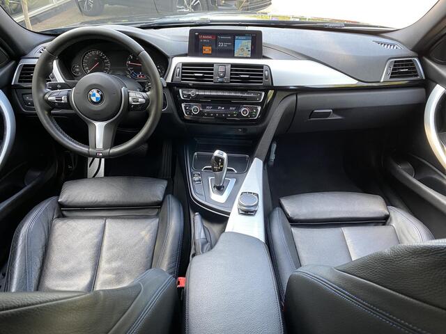 BMW 3-SERIE Touring 318i M Sport Corporate Lease M sport / Stoelverwarming / zonneruiten / 18''