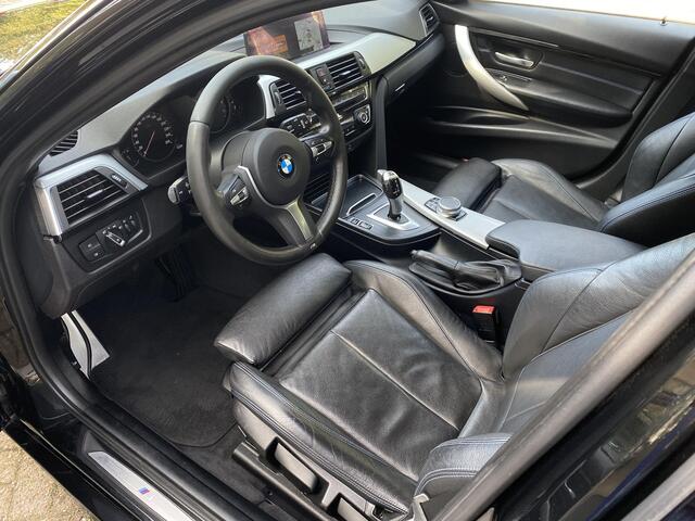 BMW 3-SERIE Touring 318i M Sport Corporate Lease M sport / Stoelverwarming / zonneruiten / 18''
