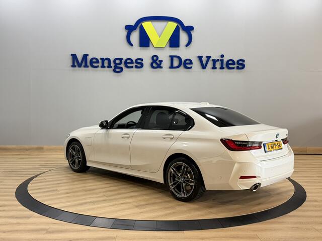 BMW 3-SERIE 320e Incl garantie! | Airco ECC | Mokka Leer | Camera | Sportstoelen | Apple Carplay Android Auto | Cruise Control | 18" Velgen | Isofix | NAP |