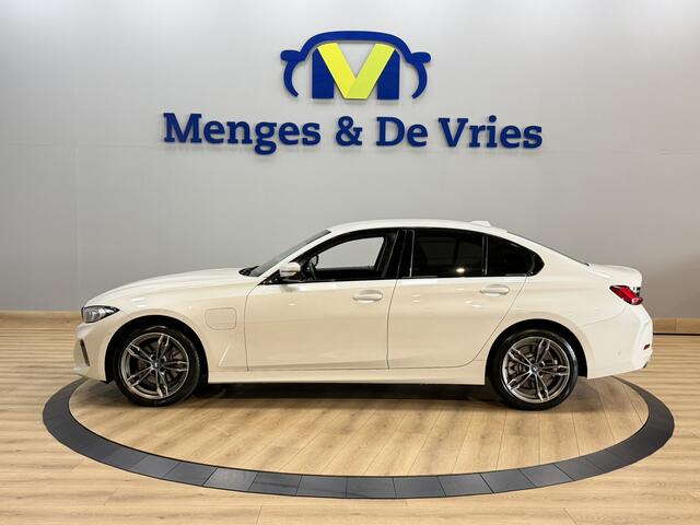 BMW 3-SERIE 320e Incl garantie! | Airco ECC | Mokka Leer | Camera | Sportstoelen | Apple Carplay Android Auto | Cruise Control | 18" Velgen | Isofix | NAP |