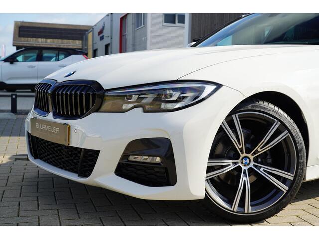 BMW 3-SERIE Touring 318i High Executive M | M Pakket | Sportonderstel | Sfeerverlichting | Shadow Line | Stoelverwarming | LED | Dealer onde