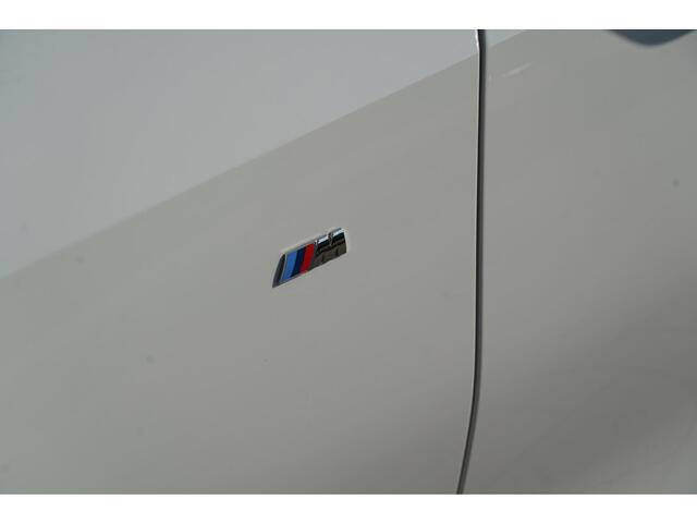 BMW 3-SERIE Touring 318i High Executive M | M Pakket | Sportonderstel | Sfeerverlichting | Shadow Line | Stoelverwarming | LED | Dealer onde