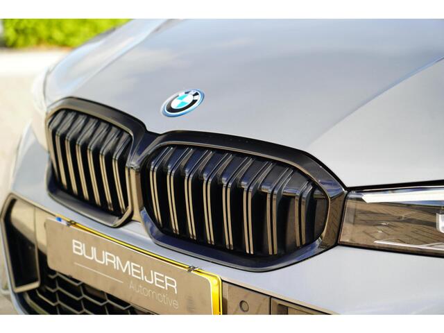 BMW 3-SERIE Touring 320e M Sport | SOH 95% | Shadow Line | Sfeerverlichting | Dealer onderhouden | Trekhaak | Panoramisch schuif/kanteldak |