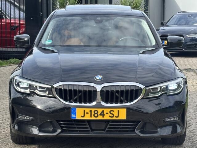 BMW 3-SERIE 330i High Executive Zwart 2019 Schuifdak Leer