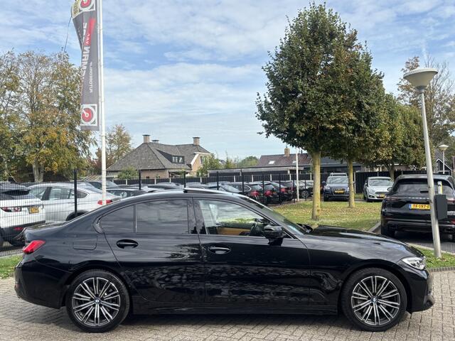 BMW 3-SERIE 330i High Executive Zwart 2019 Schuifdak Leer