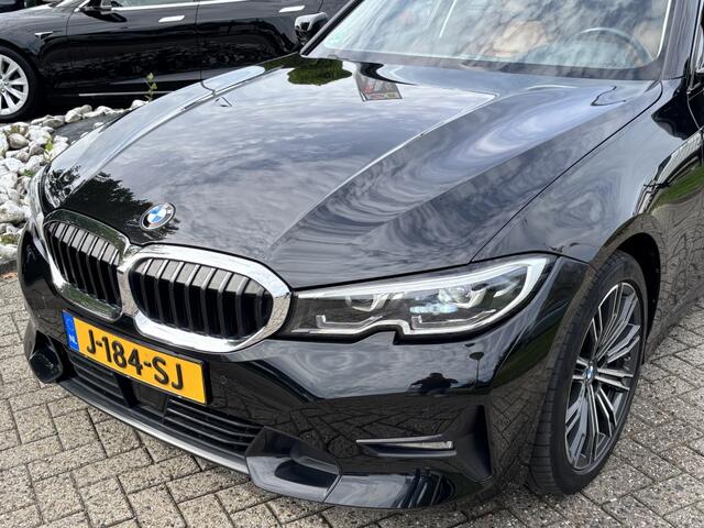 BMW 3-SERIE 330i High Executive Zwart 2019 Schuifdak Leer