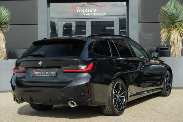 BMW 3-SERIE Touring 320e | 204 PK | M Sportpakket | Panoramadak | Head-up display | Achteruitrijcamera | BMW 3 Serie Touring 320e M Sport met 2.0 viercilinder benzinemotor en plug-in hybride aandrijving, voorzien van panoramadak, Head-up display, navigatiesysteem, Apple CarPlay/Android Auto, Par