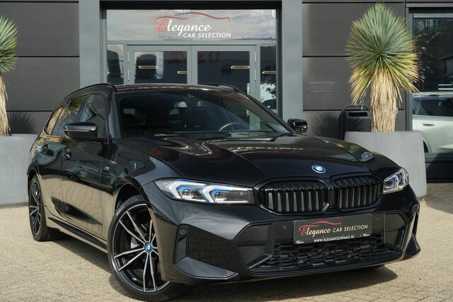 BMW 3-SERIE Touring 320e | 204 PK | M Sportpakket | Panoramadak | Head-up display | Achteruitrijcamera | BMW 3 Serie Touring 320e M Sport met 2.0 viercilinder benzinemotor en plug-in hybride aandrijving, voorzien van panoramadak, Head-up display, navigatiesysteem, Apple CarPlay/Android Auto, Par
