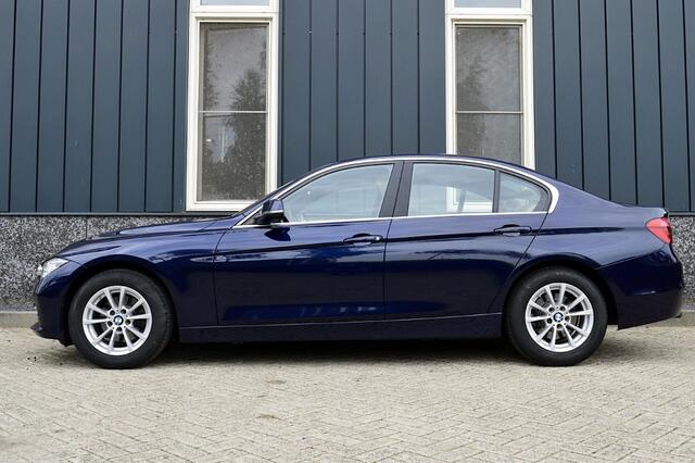 BMW 3-SERIE 320i Centennial Executive Rijklaarprijs-Garantie Leder sport interieur Led Navigatie Airco