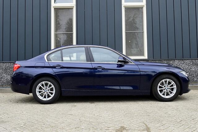 BMW 3-SERIE 320i Centennial Executive Rijklaarprijs-Garantie Leder sport interieur Led Navigatie Airco