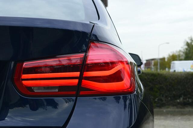 BMW 3-SERIE 320i Centennial Executive Rijklaarprijs-Garantie Leder sport interieur Led Navigatie Airco