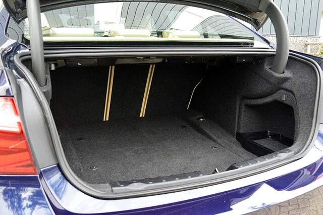 BMW 3-SERIE 320i Centennial Executive Rijklaarprijs-Garantie Leder sport interieur Led Navigatie Airco