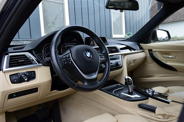 BMW 3-SERIE 320i Centennial Executive Rijklaarprijs-Garantie Leder sport interieur Led Navigatie Airco