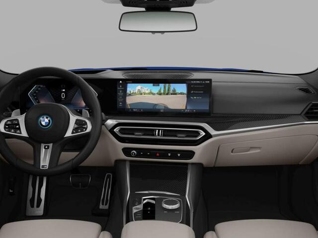 BMW 3-SERIE Touring 330e xDrive M-Sport | Panoramadak | Harman Kardon | Elektr. Trekhaak