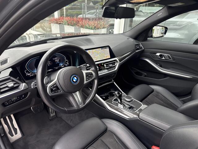 BMW 3-SERIE Touring 330e High Executive - HUD | Memory | Pano | Elektr. klep | Elektr. trekh. | Camera