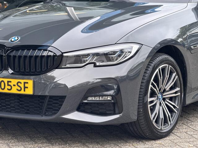 BMW 3-SERIE Touring 330e High Executive - HUD | Memory | Pano | Elektr. klep | Elektr. trekh. | Camera