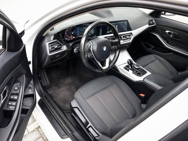 BMW 3-SERIE Touring 320i Business Edition 1e-Eig. & Dealer-Onderh. BOVAG-Garantie. NL-Auto.