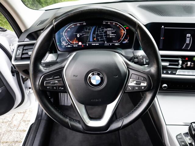 BMW 3-SERIE Touring 320i Business Edition 1e-Eig. & Dealer-Onderh. BOVAG-Garantie. NL-Auto.