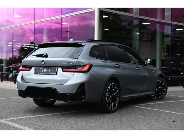 BMW 3-SERIE Touring 330e M Sport Automaat / Panoramadak / Trekhaak / Harman Kardon / Adaptieve LED / Parking Assistant Plus / Active Cruise Control / Comfort Access