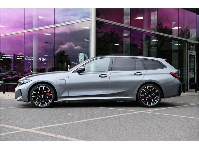 BMW 3-SERIE Touring 330e M Sport Automaat / Panoramadak / Trekhaak / Harman Kardon / Adaptieve LED / Parking Assistant Plus / Active Cruise Control / Comfort Access