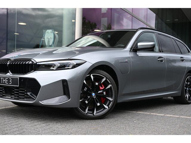 BMW 3-SERIE Touring 330e M Sport Automaat / Panoramadak / Trekhaak / Harman Kardon / Adaptieve LED / Parking Assistant Plus / Active Cruise Control / Comfort Access