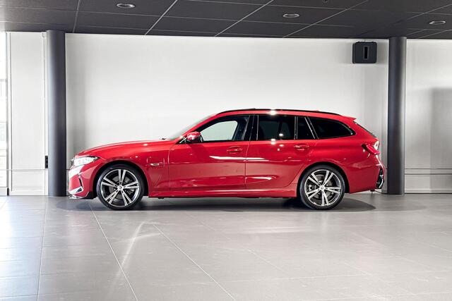 BMW 3-SERIE Touring 330e xDrive | M Sport | Glazen Panoramadak | Stoelverwarming | Comfort Access | Head-Up Display |