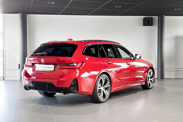 BMW 3-SERIE Touring 330e xDrive | M Sport | Glazen Panoramadak | Stoelverwarming | Comfort Access | Head-Up Display |