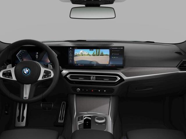 BMW 3-SERIE Touring 330e xDrive M-Sport | Panoramadak | Elektr. Stoelen | Hifi