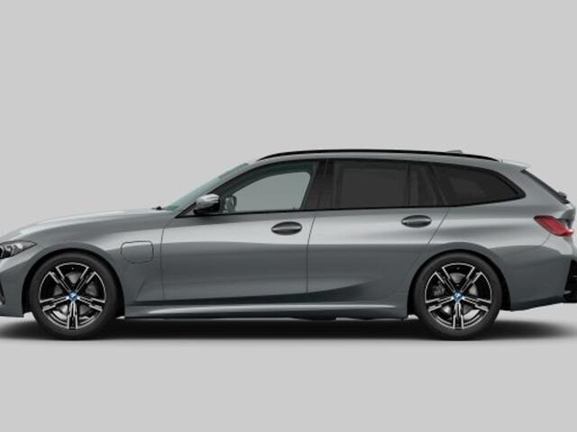 BMW 3-SERIE Touring 330e xDrive M-Sport | Panoramadak | Elektr. Stoelen | Hifi