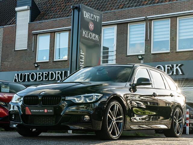 BMW 3-SERIE Touring 318i M Sport ORG NL PANO HARMAN KARDON 19 INCH HUD CAMERA BOMVOL!!