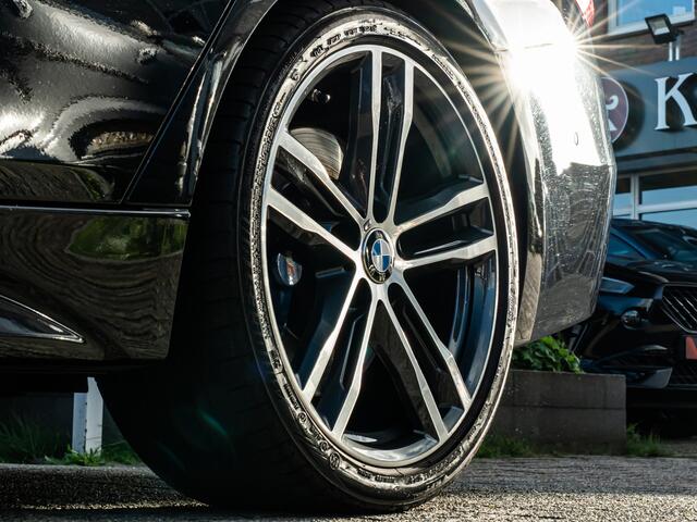 BMW 3-SERIE Touring 318i M Sport ORG NL PANO HARMAN KARDON 19 INCH HUD CAMERA BOMVOL!!