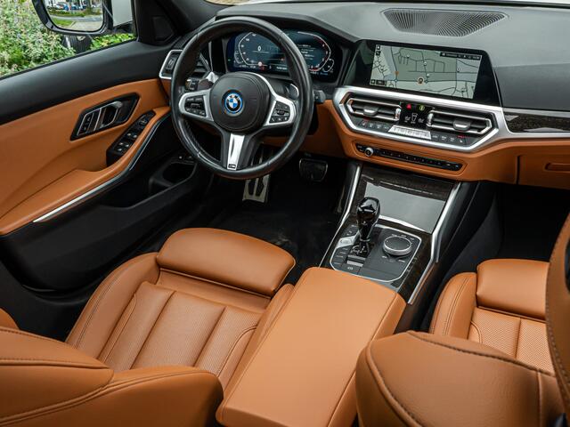BMW 3-SERIE Touring 330e Business Edition Plus PANO LEDER 18 INCH SHADOW LINE STOELVERW LED
