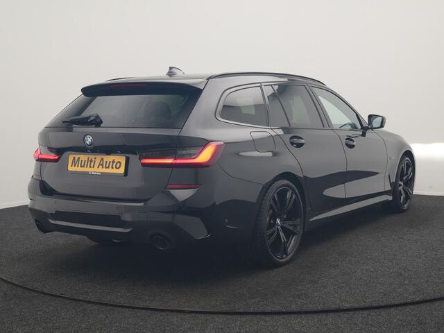 BMW 3-SERIE Touring 320e M Sport PHEV Dealer O.H. | Trekhaak Af Fabriek | Panodak | Adaptive Cruise | Laser LED | Camera | Alcantara Sportstoelen Verwarmd | Sfeerverlichting | Keyless | Blis | Apple Carplay | Navigatie | DAB | Plug In Hybrid