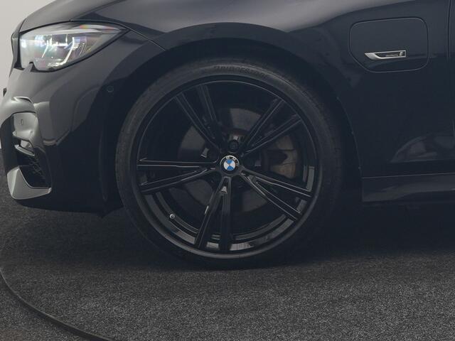 BMW 3-SERIE Touring 320e M Sport PHEV Dealer O.H. | Trekhaak Af Fabriek | Panodak | Adaptive Cruise | Laser LED | Camera | Alcantara Sportstoelen Verwarmd | Sfeerverlichting | Keyless | Blis | Apple Carplay | Navigatie | DAB | Plug In Hybrid