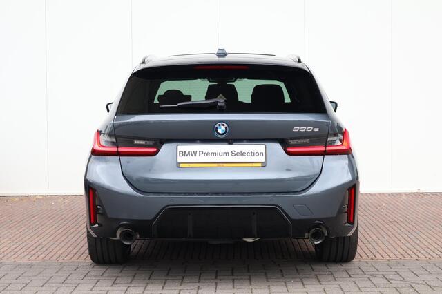 BMW 3-SERIE Touring 330e | Sport Pakket pro | Panorama Dak | Trekhaak | Driving Assistant Professional | Parking Assistant Plus | Invidual Thunder metallic | Hifi |