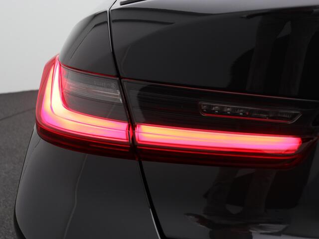 BMW 3-SERIE 330e M Sportpakket Pro | Comfort Pack | Innovation Pack | Harman Kardon