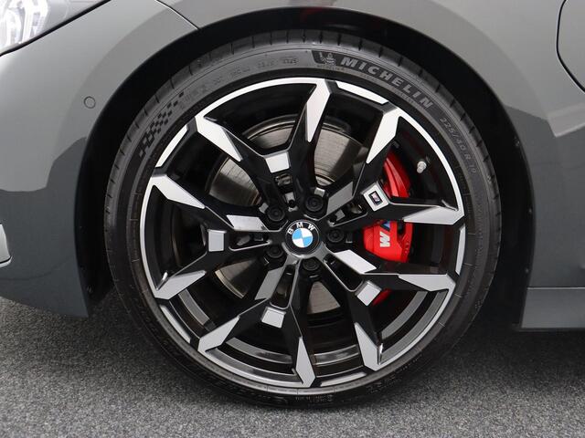 BMW 3-SERIE Touring 330e M Sportpakket Pro | Comfort Pack | Panoramadak | DAB | HiFi | 19''