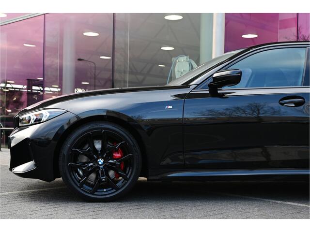 BMW 3-SERIE 318i M Sport Automaat / Trekhaak / Sportstoelen / Achteruitrijcamera / M Sportonderstel / Comfort Access / Stuurverwarming / Adaptieve LED / Harman Kardon / Widescreen Display
